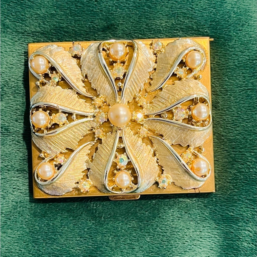 Saks Fifth Avenue Makeup Compact Vintage Gold with rhinestone and pearls